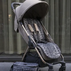 Barnvagnsdyna CosyCushion™ - Le Leopard