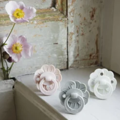 Binky Bloom Napp & Napphållare Set - Vanilla White