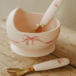 Silikonskål med sked - Rosy Bow